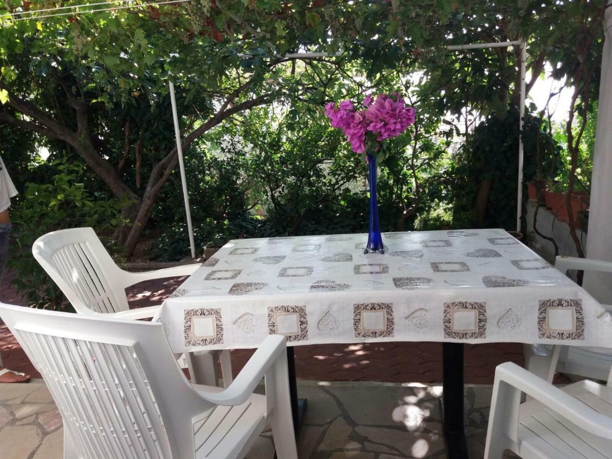 Apartmani Ivona Podgora Exterior photo